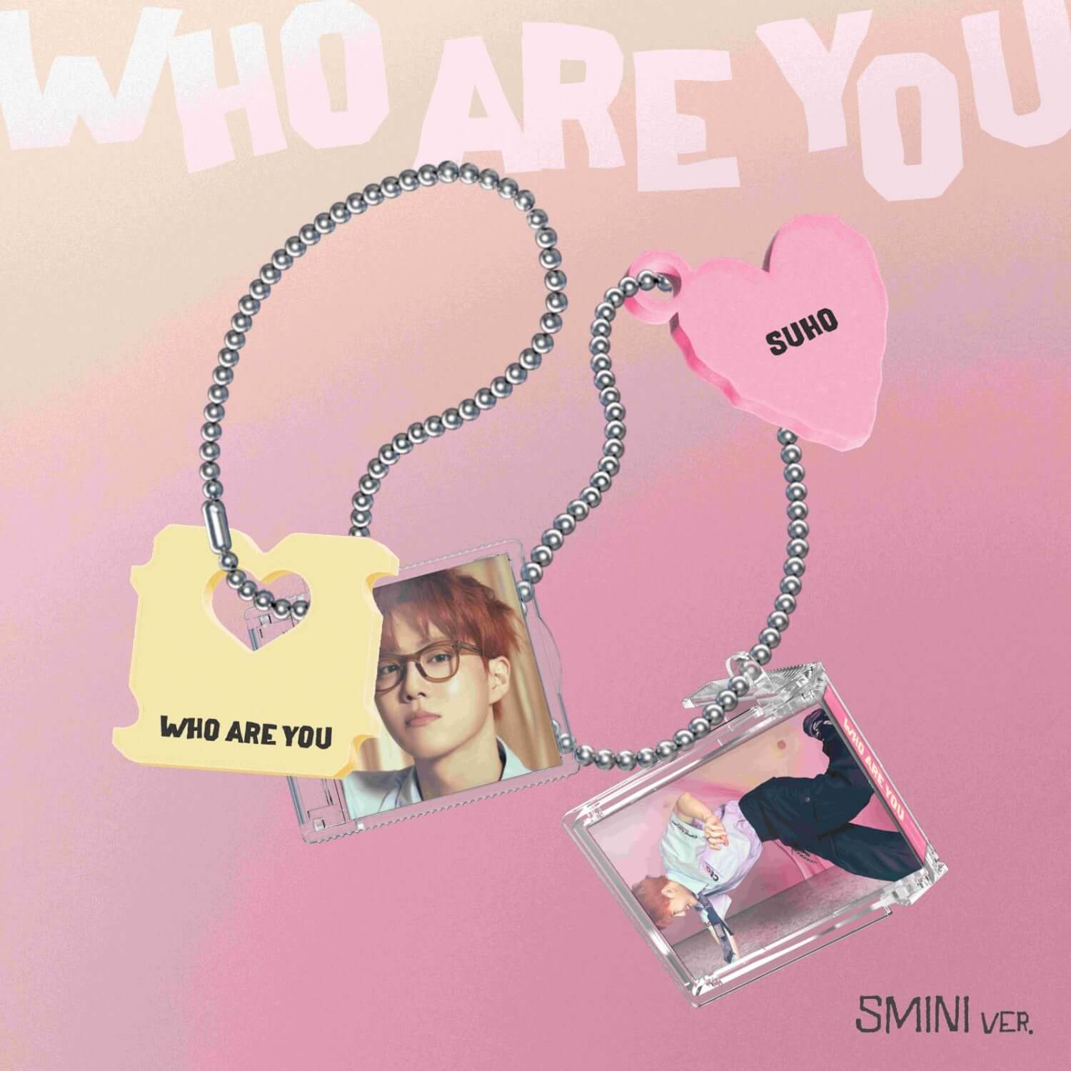 SUHO - 4th Album [Who Are You] (SMini Ver.)(Smart Album) (Random 1 of 2) : album Kpop visuel rose avec photo et accessoires