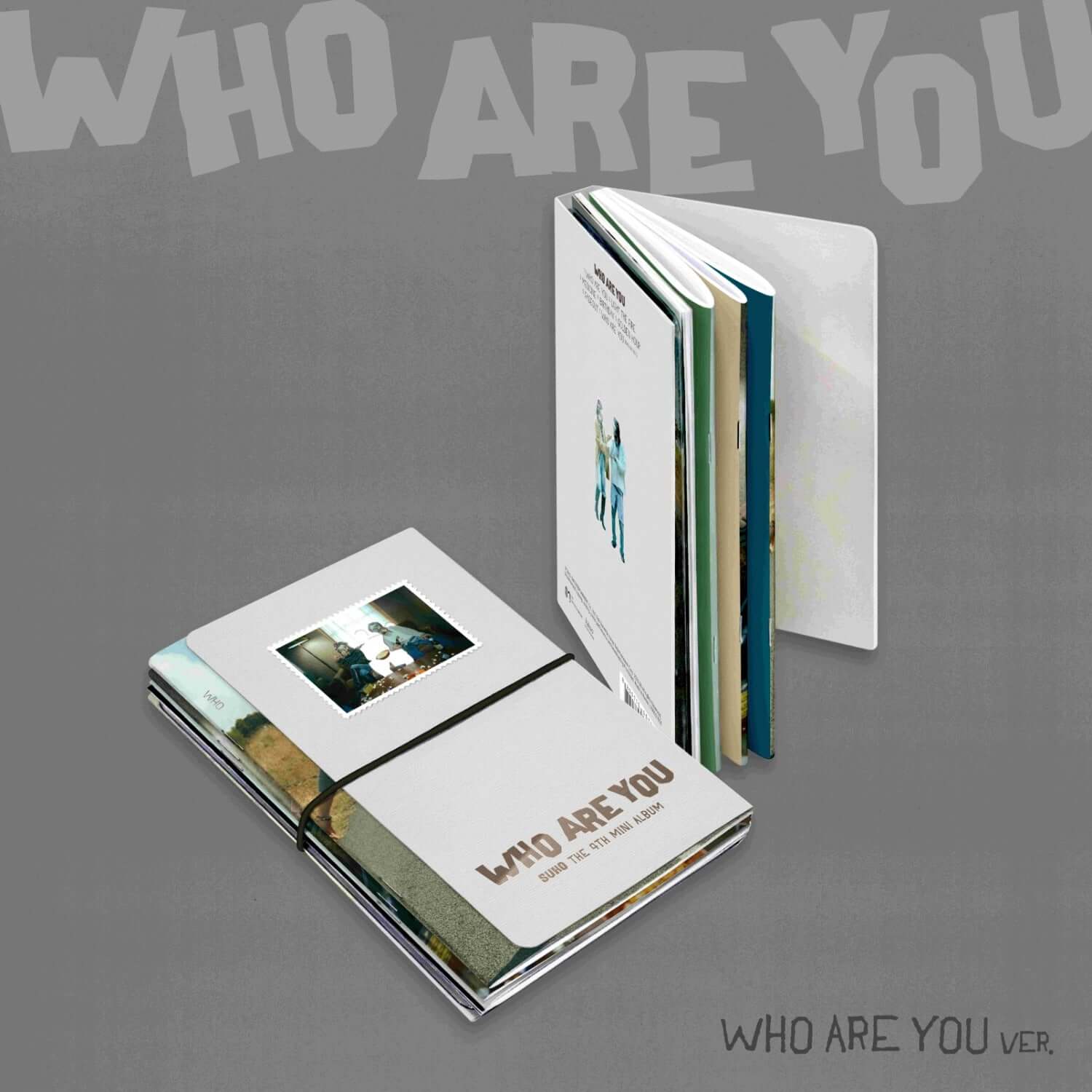 SUHO - 4th Album [Who Are You] (Who Are You Ver.) - Album Kpop : boîtiers dépliés sur fond gris, visuel éditorial.