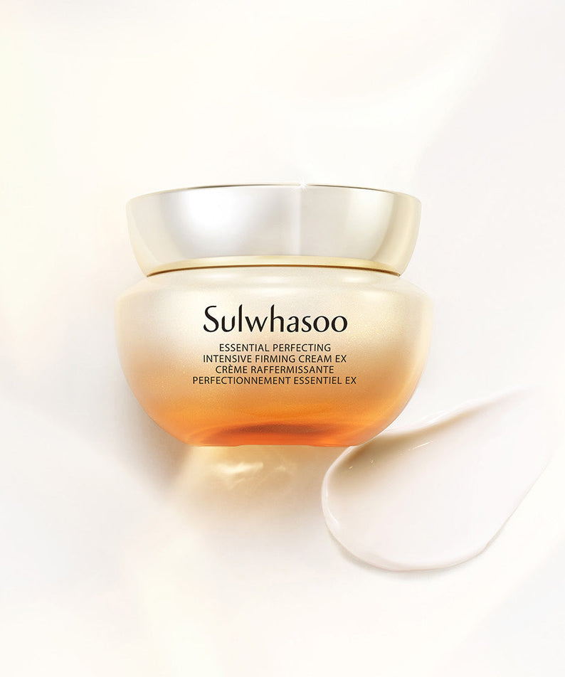 SULWHASOO Essential Comfort Firming Cream 75ml, crème fermante sur fond clair avec pot et lumière douce.