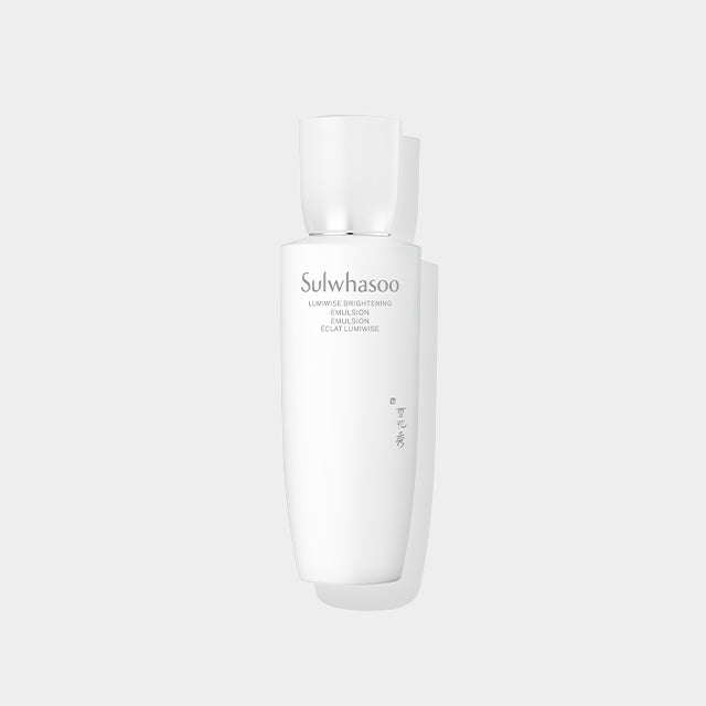 Décris l'image en français : SULWHASOO Lumiwise Brightening Emulsion 125ml, flacon blanc sur fond clair.