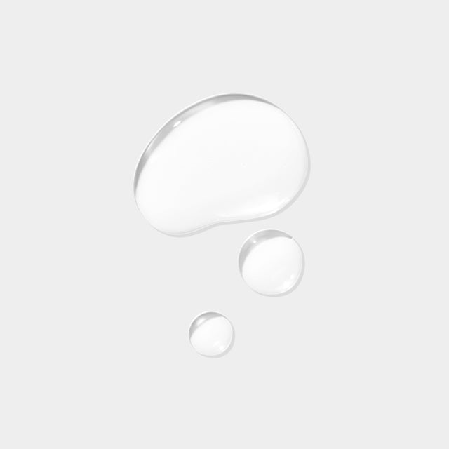 SULWHASOO Lumiwise Brightening Essence Water 150ml : produit et texture lumineuse sur fond clair, style beauté minimaliste.