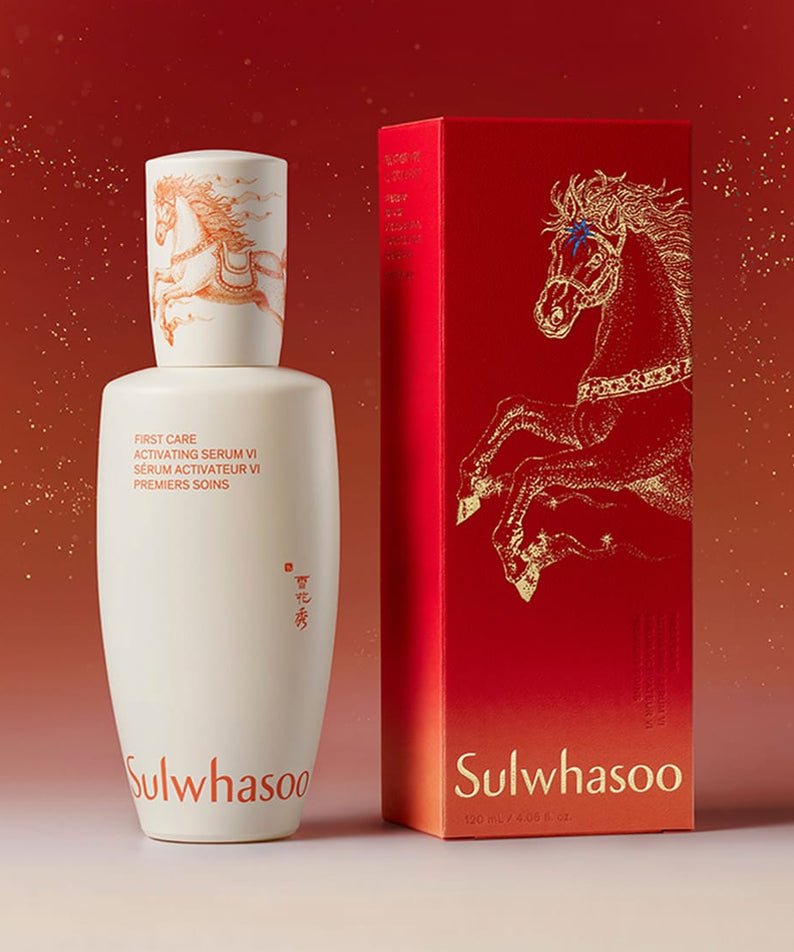 Décris l'image en français : SULWHASOO Yunjo Essence 6th Generation 120ML(Year of the Horse Edition) de Sulwhasoo sur fond rouge.