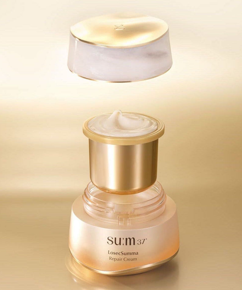 SU:M37 LosecSumma Repair Cream Refill 50ml, crème en pot sur fond clair, packaging premium SU:M37 en studio.