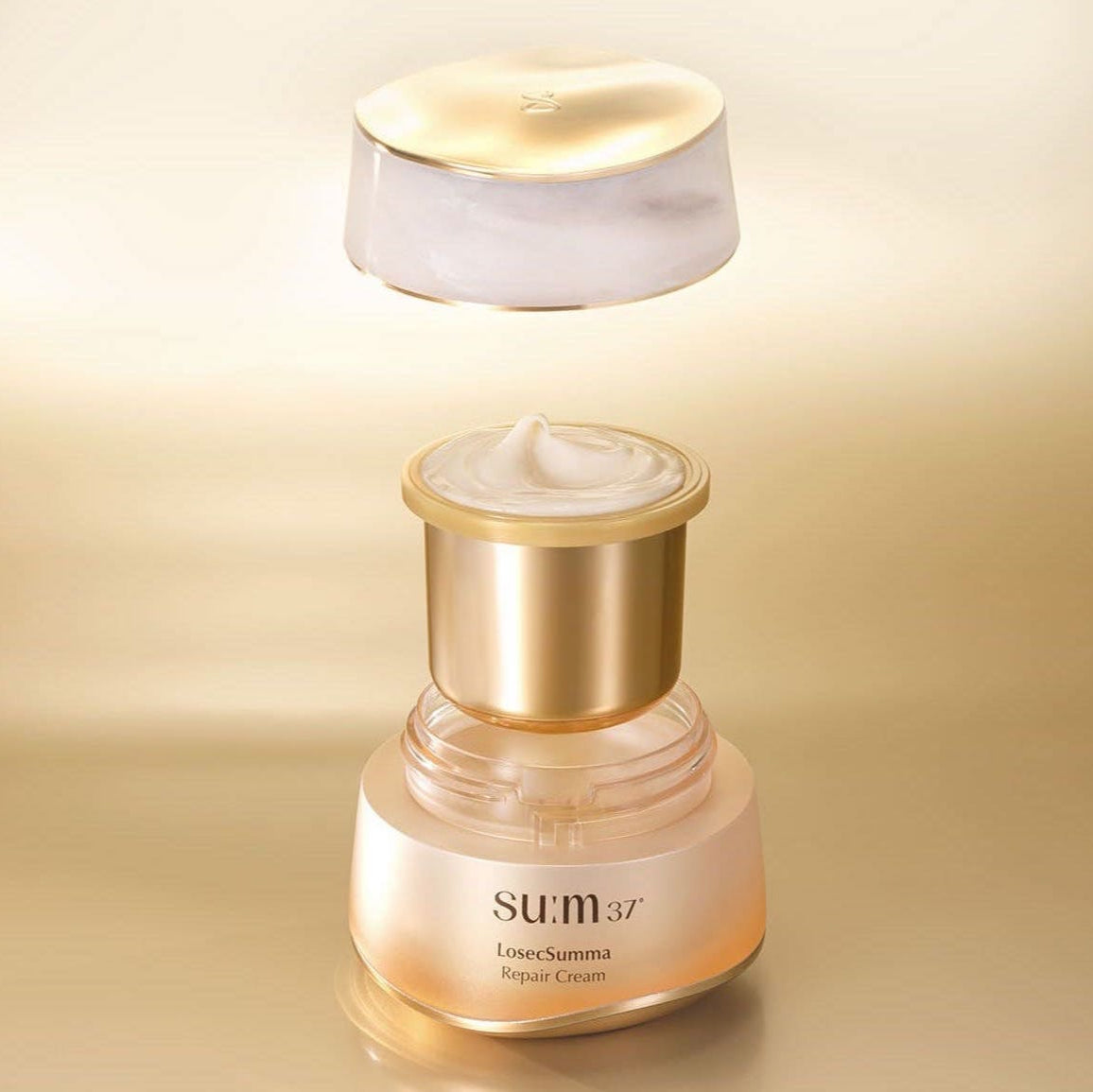 SU:M37 LosecSumma Repair Cream Refill 50ml, crème en pot sur fond clair, packaging premium SU:M37 en studio.