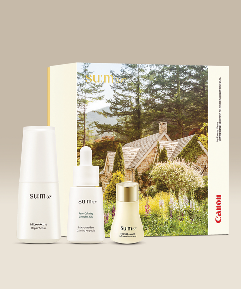 SU:M37 Microactive MyComingRoutine Planning de la marque SU:M37, flacons et coffret en décor nature (maison et sapins)