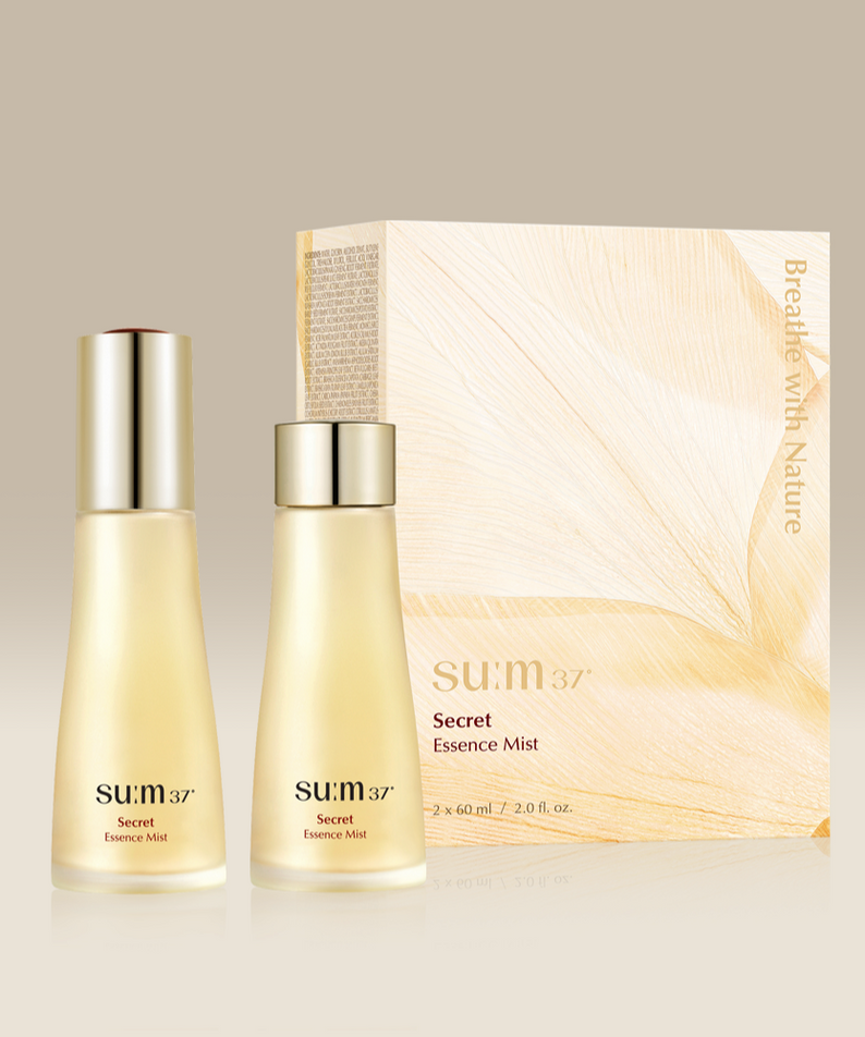 SU:M37 Secret Essence Mist (Set) en flacons dorés avec emballage élégant, produit de soin de la peau luxueux et hydratant.