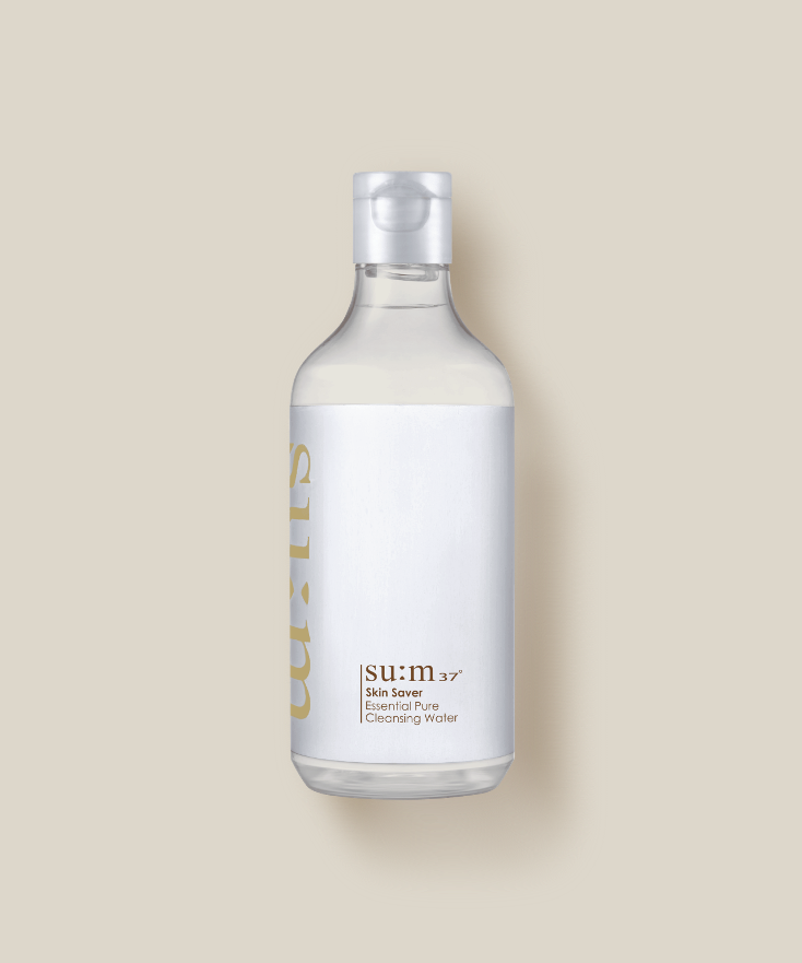 SU:M37 Skinsaver Essential Pure Cleansing Water 400ml, produit de beauté pour le nettoyage de la peau. Flacon de 400ml.