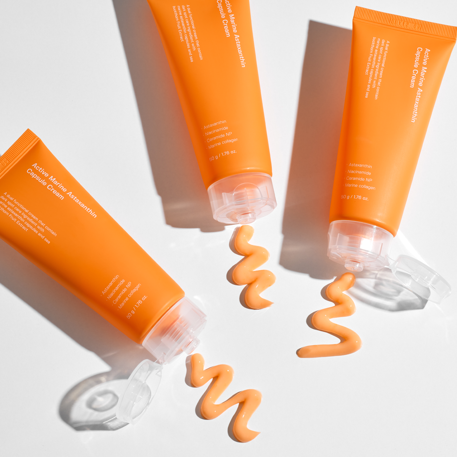 Décris l'image en français : SUNGBOON EDITOR Active Marine Astaxanthin Capsule Cream 50g, tubes orange sur fond blanc.