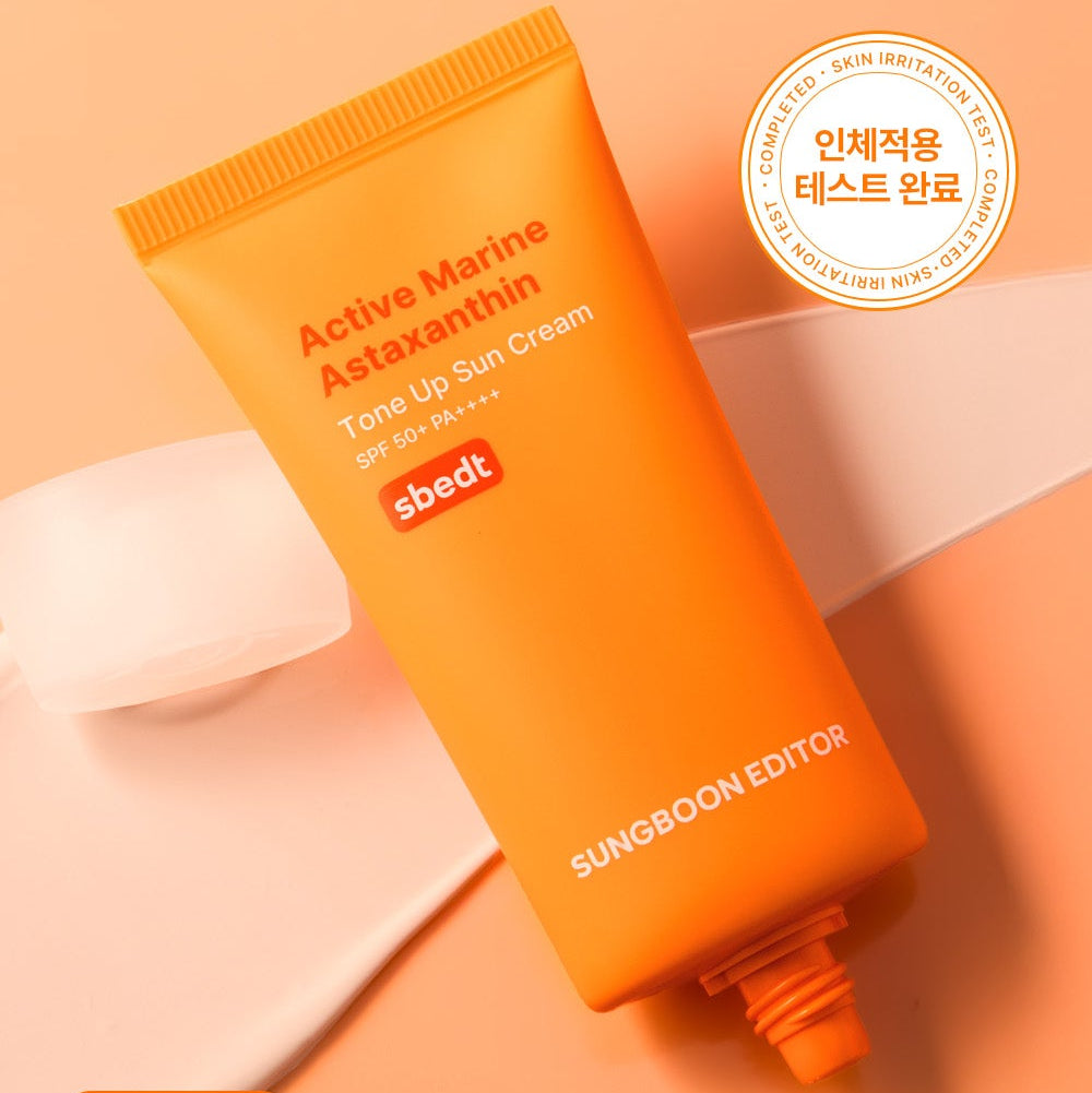 SUNGBOON EDITOR Active Marine Astaxanthin Tone-up Sunscreen 50g, tube orange sur fond beige, marque visible