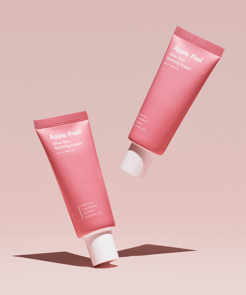 SUNGBOON EDITOR Apple Peel Glow Skin Soothing Cream 50ml, crèmes sur fond rose, tubes visibles en studio