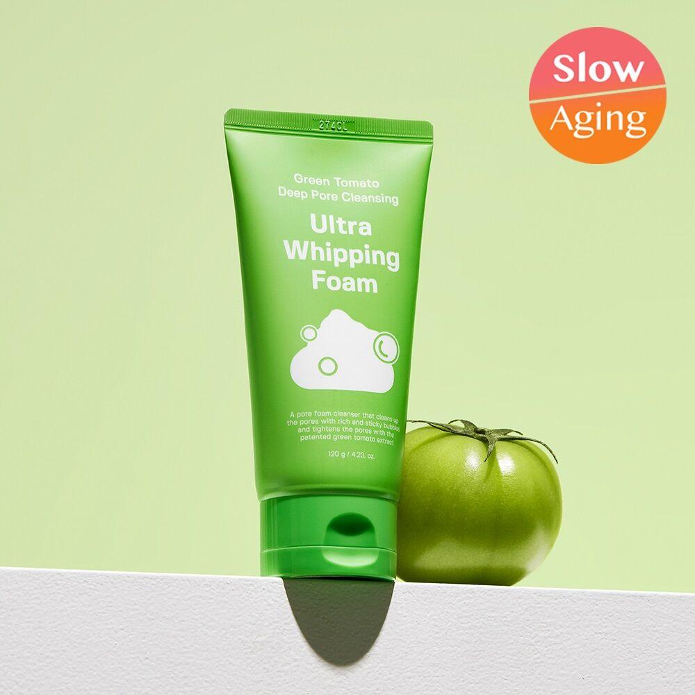 Décris l'image en français : SUNGBOON EDITOR Green Tomato Pore Whipping Foam 120g, crème verte sur fond clair.