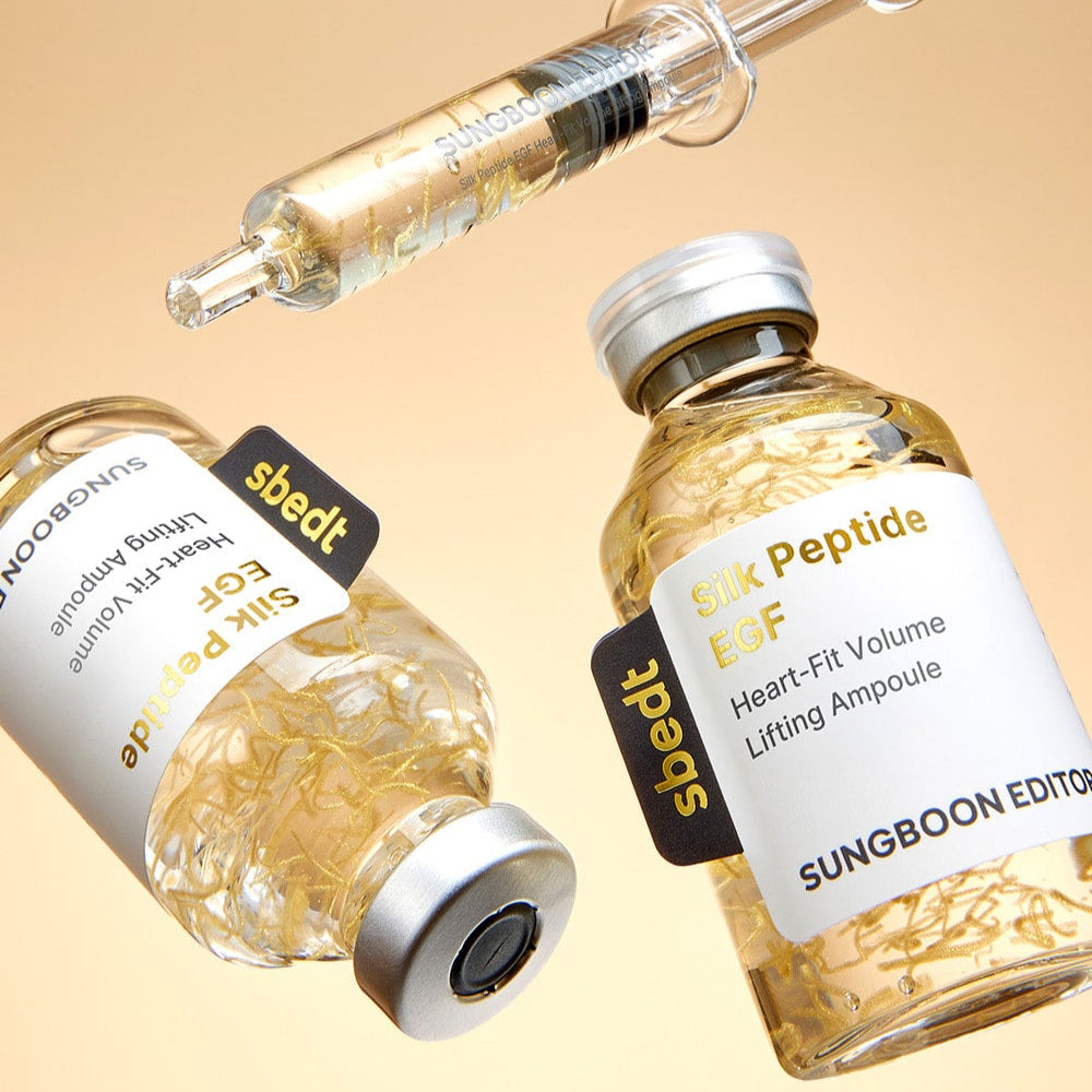 SUNGBOON EDITOR Silk Peptide EGF Heart-Fit Volume Lifting Ampoule 40ml, flacon doré sur fond beige, contexte produit