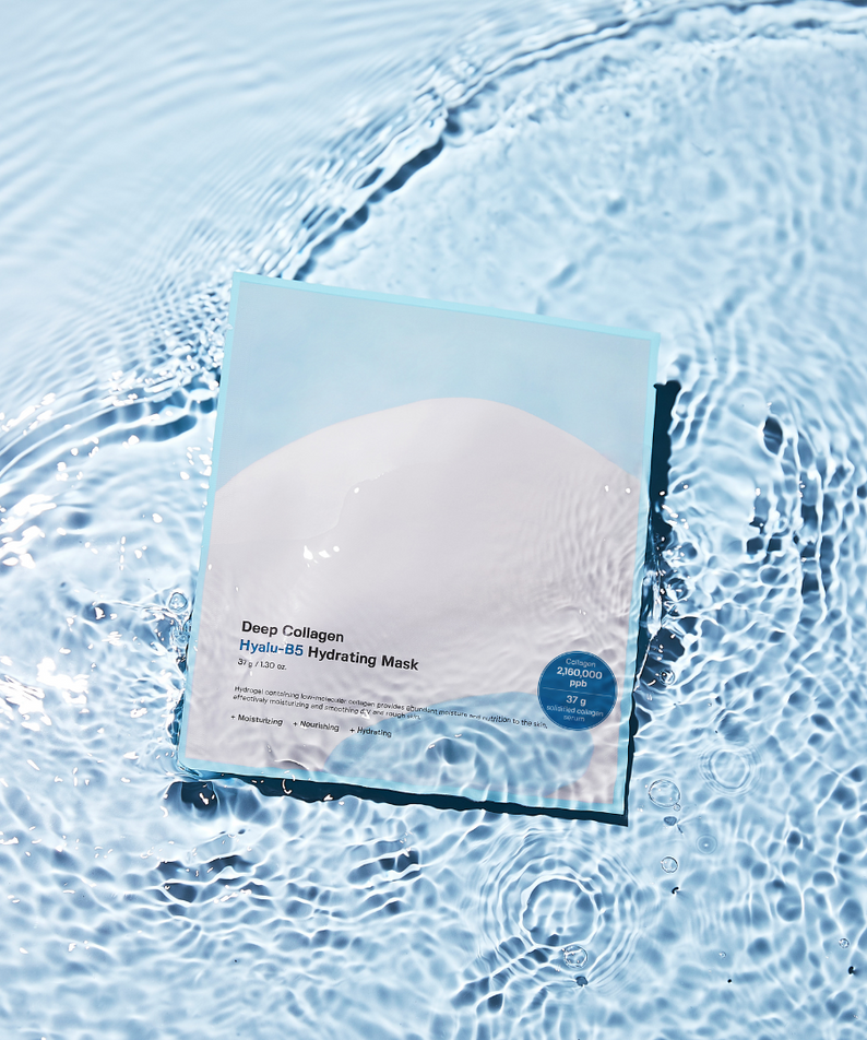 Masque hydratant SUNGBOON EDITOR Deep Collagen Hyalu-B5 flottant sur l'eau, emballage visible.