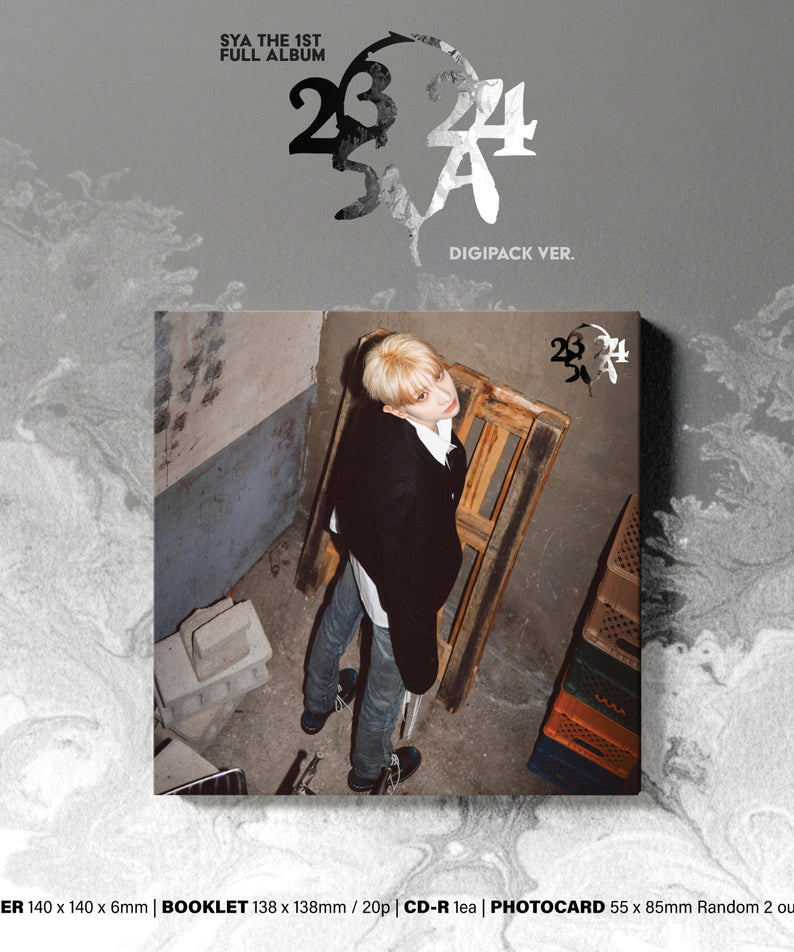 SYA - 1st Album [23:24] - Album Kpop en digipack, photo du membre tenant une valise, visuel gris avec texte 23 24
