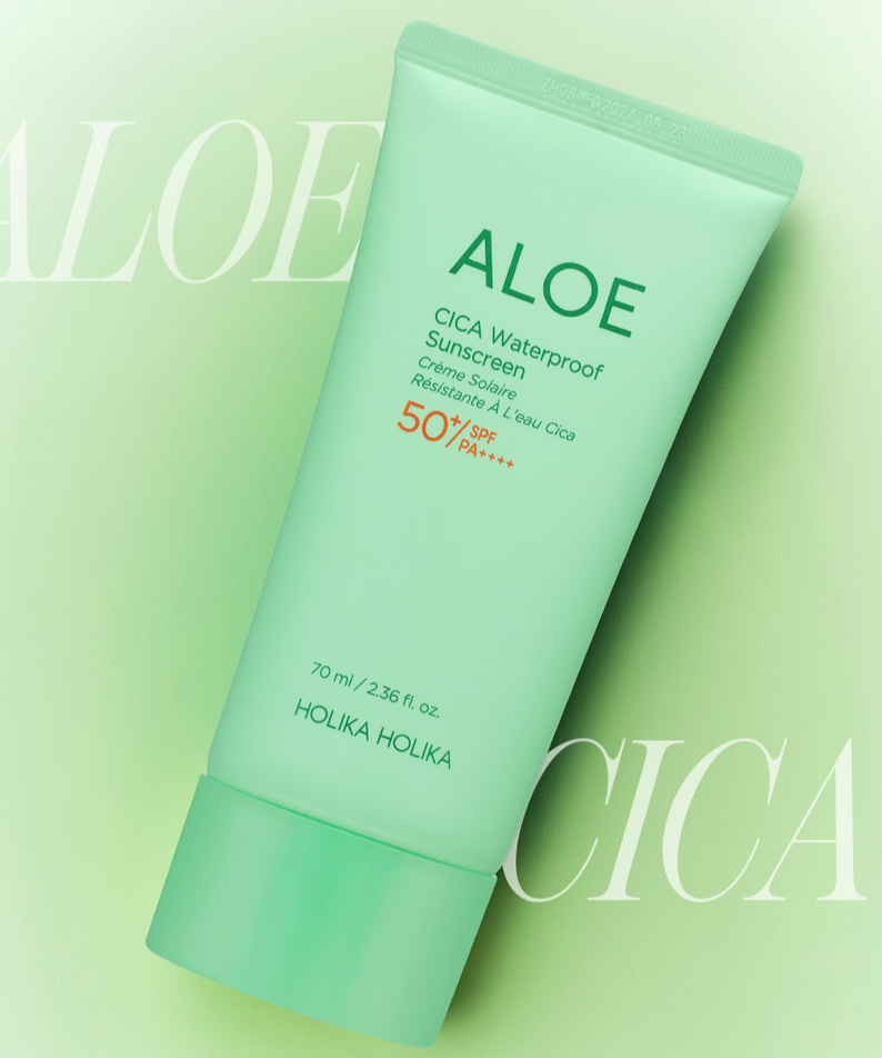 Crème solaire HOLIKA HOLIKA Aloe Cica Waterproof Sunscreen 70ml avec protection SPF 50+, tube vert sur fond clair, 70 ml.