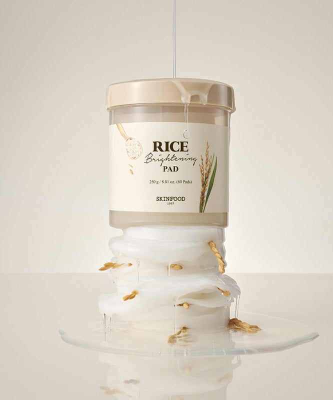 SKINFOOD Rice Brightening Pad 60p 250g de la marque SKINFOOD, pot crème beige sur fond blanc, pads visibles.
