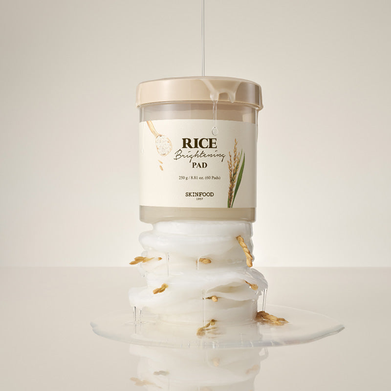 SKINFOOD Rice Brightening Pad 60p 250g de la marque SKINFOOD, pot crème beige sur fond blanc, pads visibles.