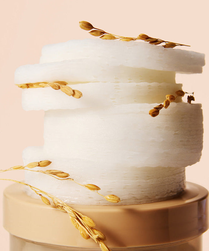 SKINFOOD Rice Brightening Pad 60p 250g : coussinets beauté sur coton et grains de riz, visuel lumineux beige