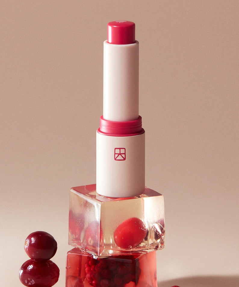 TALITHA KOUM Lipcure Balmtik en tube avec fruits rouges, soin des lèvres hydratant et nourrissant, design élégant.