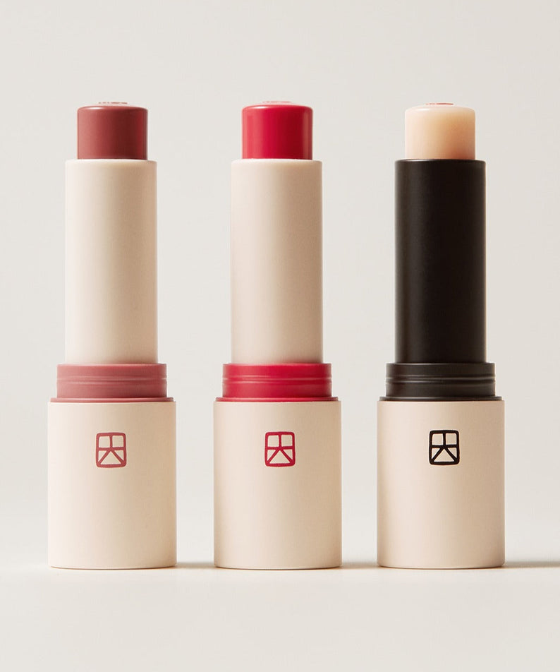 TALITHA KOUM Lipcure Balmtik, trois baumes à lèvres élégants en différentes teintes pour une hydratation optimale des lèvres.