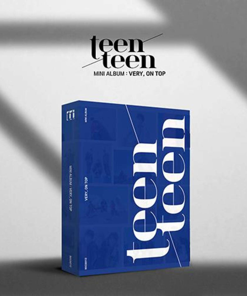 TEEN TEEN - [VERY, ON TOP] - Album Kpop, visuel de la jaquette bleue TEEN TEEN sur fond studio lumineux