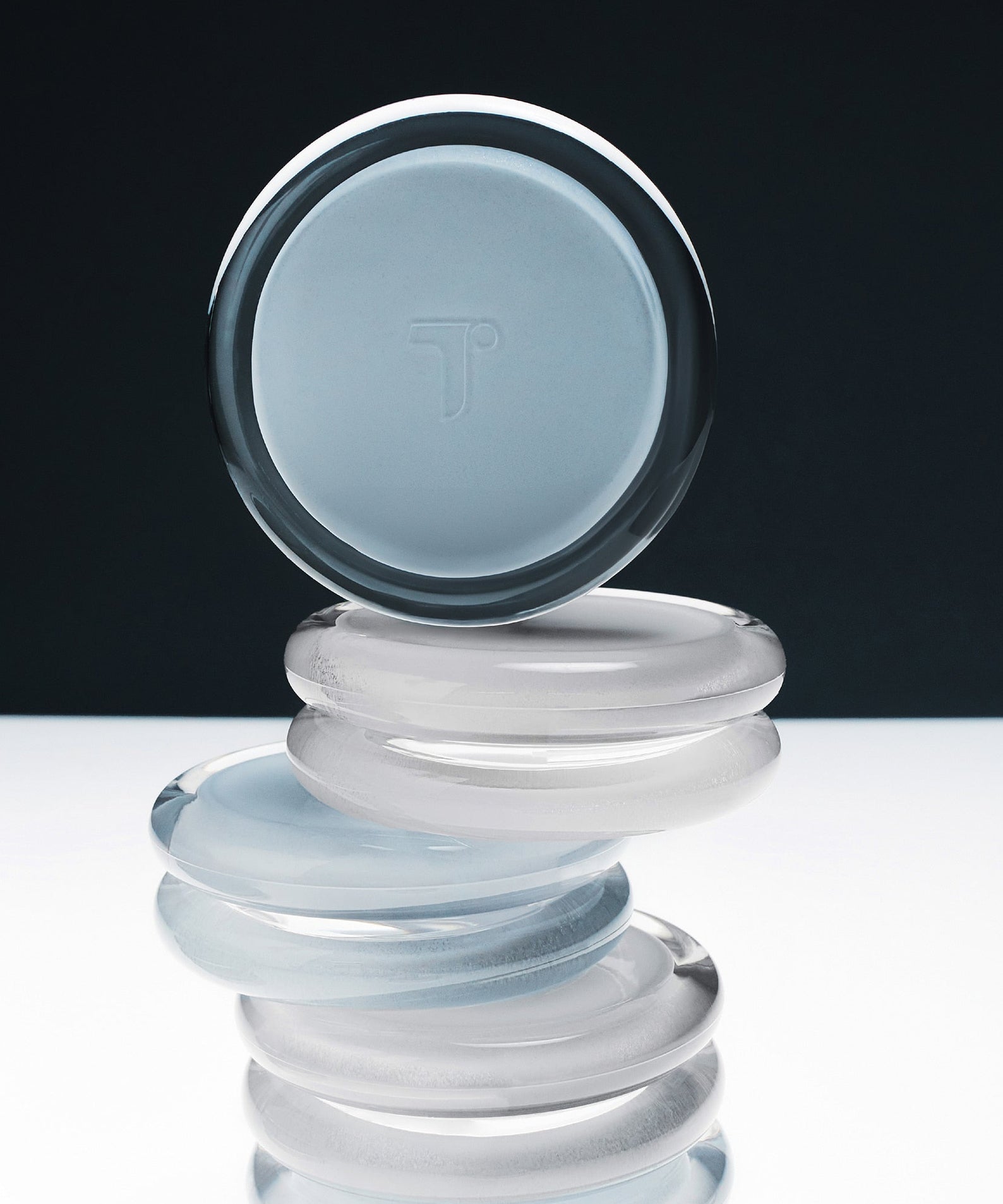 TENSE Hybrid Makeup Saver de la marque TENSE, produit en flacon sur fond blanc et noir, rendu visuel studio.