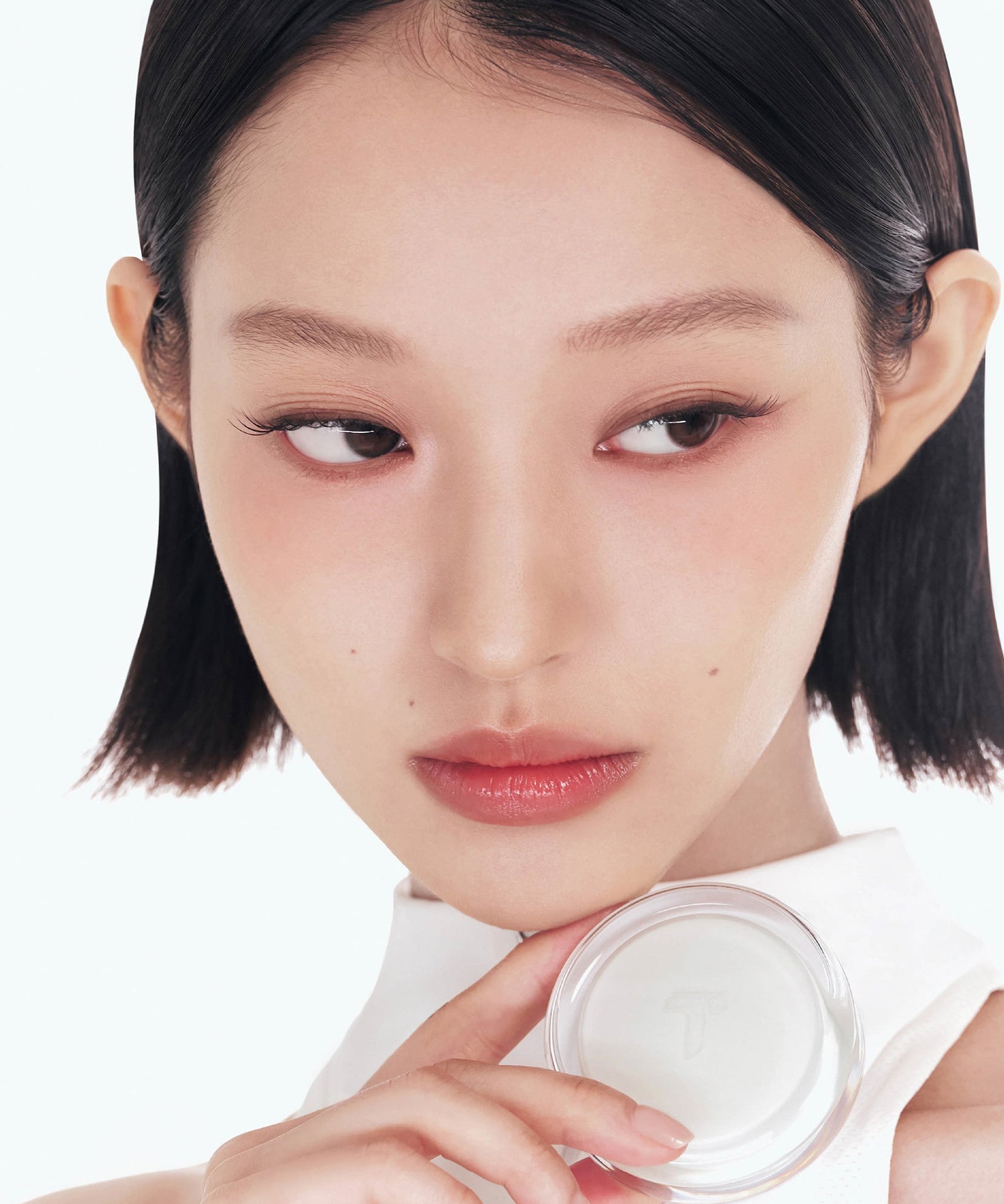 Décris l'image en français : TENSE Hybrid Makeup Saver de la marque TENSE, maquillage et pot cosmétique sur fond clair.