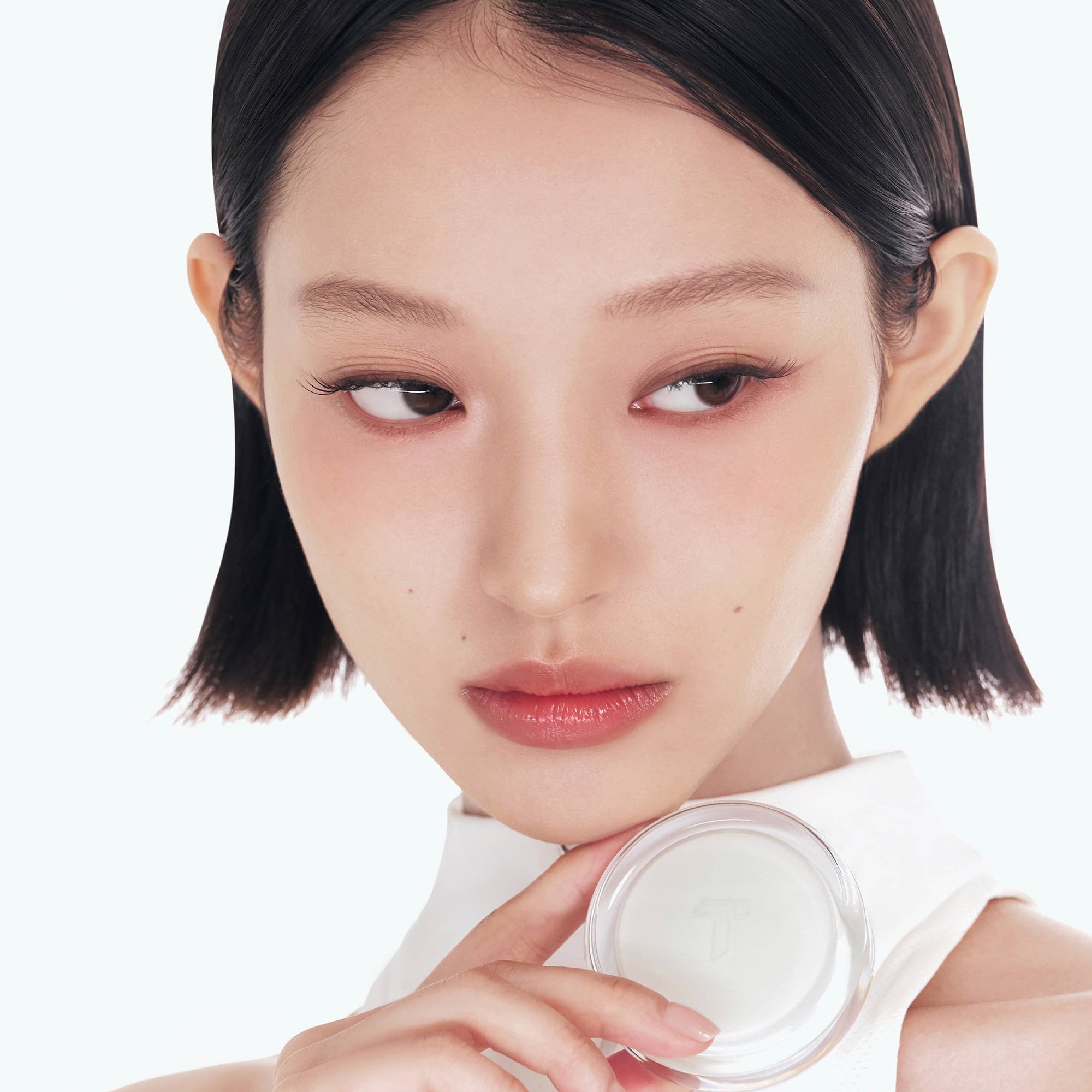 Décris l'image en français : TENSE Hybrid Makeup Saver de la marque TENSE, maquillage et pot cosmétique sur fond clair.