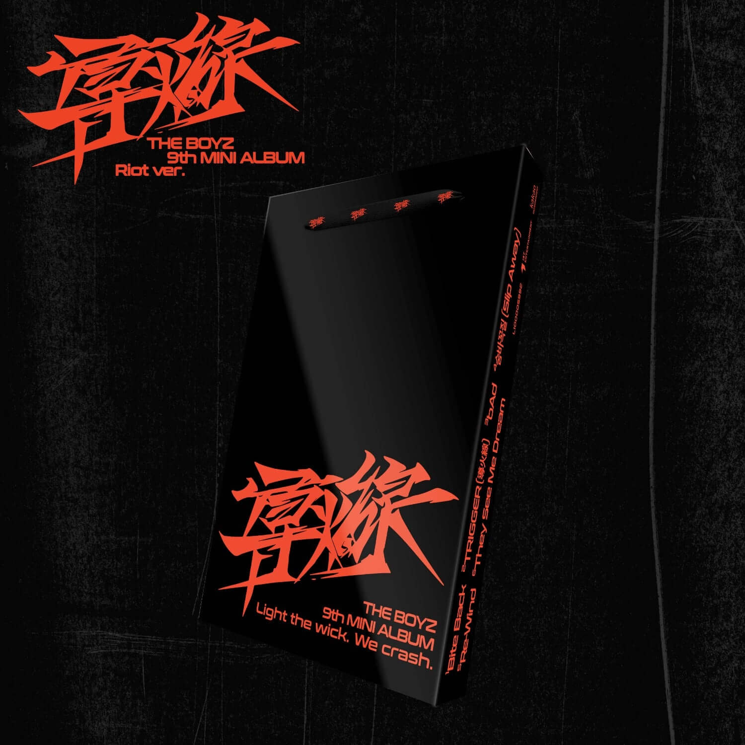 THE BOYZ - 9th Album [導火線 ] Standard (Riot Ver.) - Album Kpop : pochette noire rouge sur fond sombre, style concert.