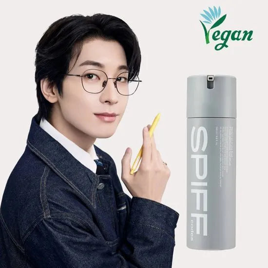 THE FACE SHOP  Speed Code Perfect All-in-One Fluid 145ml, flacon gris sur fond clair, modèle asiatique, main avec produit.