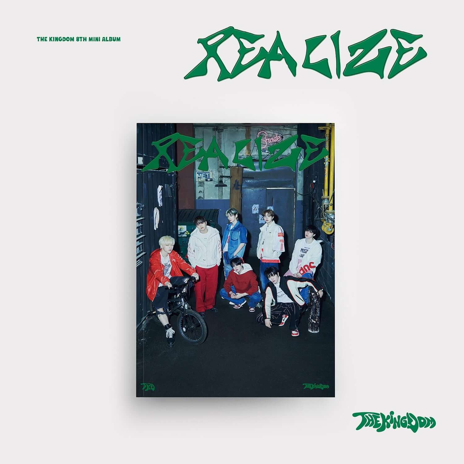 THE KINGDOM - REALIZE (Freedom ver.) - Album Kpop, couverture avec groupe en tenue urbaine verte et bleue, visuel promotionnel.