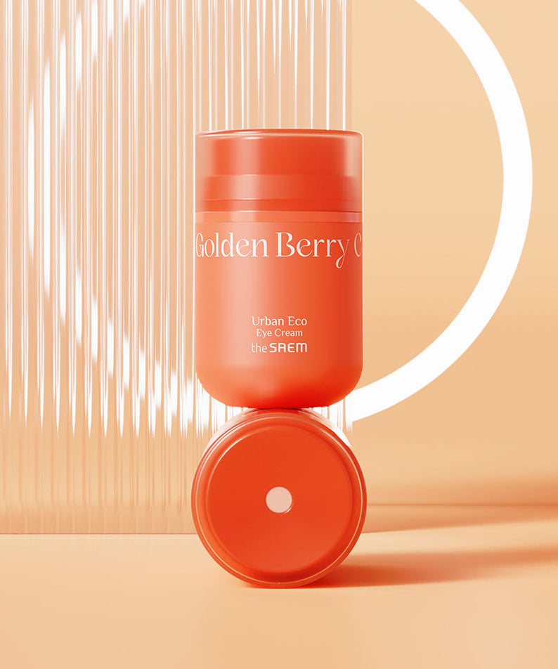 THE SAEM Urban Eco Golden Berry C Eye Cream 30ml, flacon crème contour des yeux, style urbain avec fond beige ensoleillé.