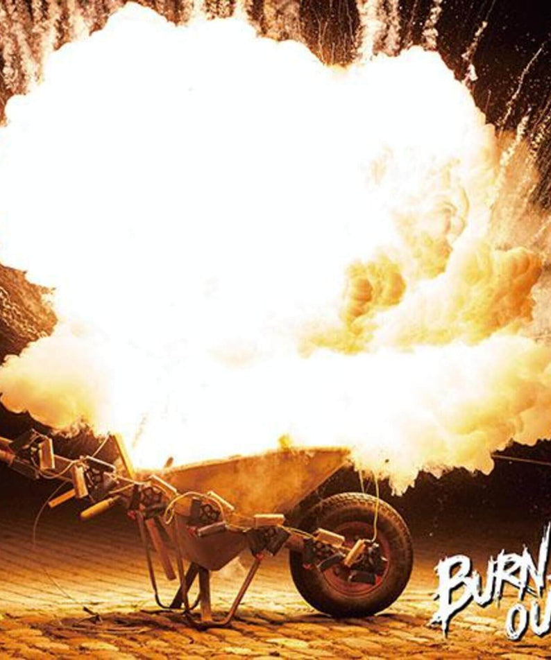 THE VIPERS - 1st Album [Burn Out] - Album Kpop, visuel explosif moto et fumée, couverture de l’album Burn Out