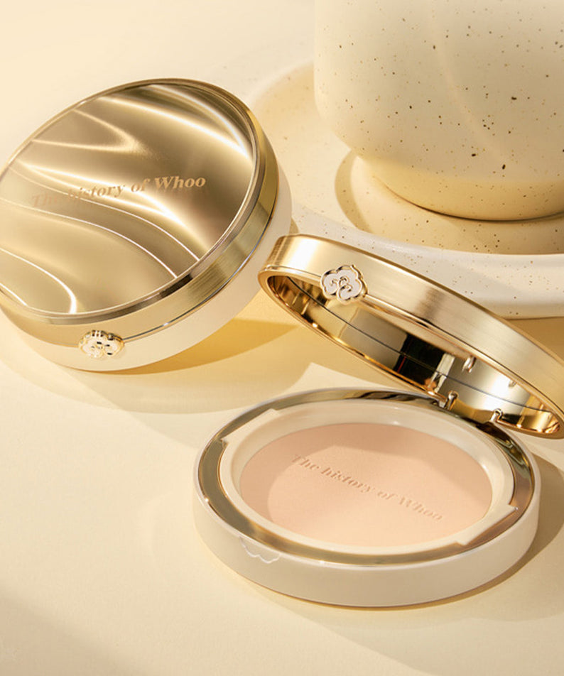 Produit de luxe THE WHOO Gong Jin Hyang Mi Luxury Two-Way Patch 13g dans un élégant boîtier doré.