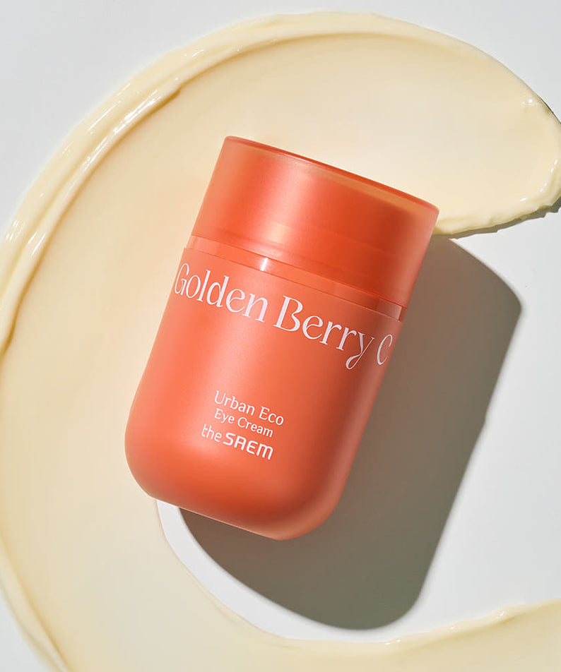 Crème pour les yeux THE SAEM Urban Eco Golden Berry C Eye Cream 30ml posée sur texture crème pour soin anti-âge.