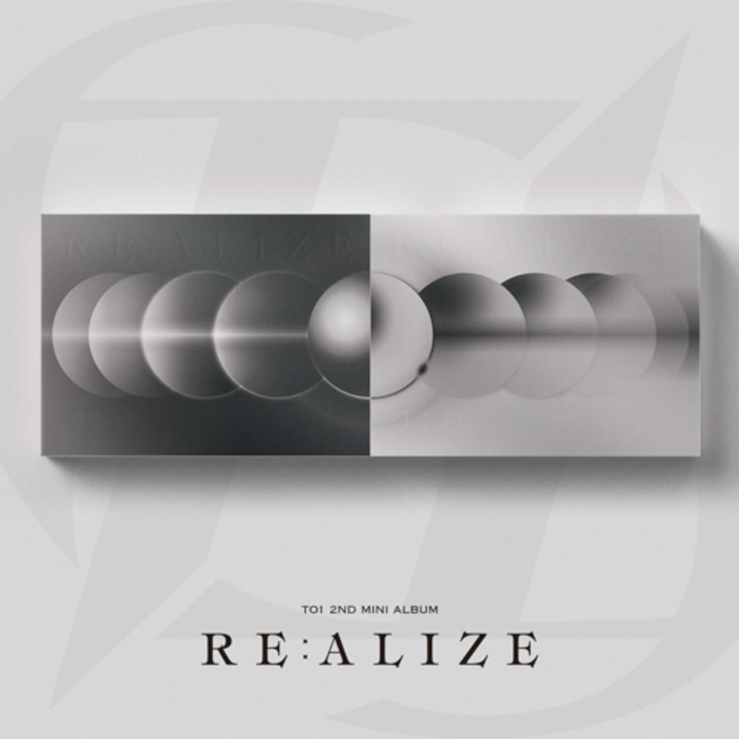 TO1 - 2ND [RE:ALIZE] (LIE Ver. / REAL Ver.) Set - Album Kpop, pack noir & blanc sur fond TO1, affiche REALIZE