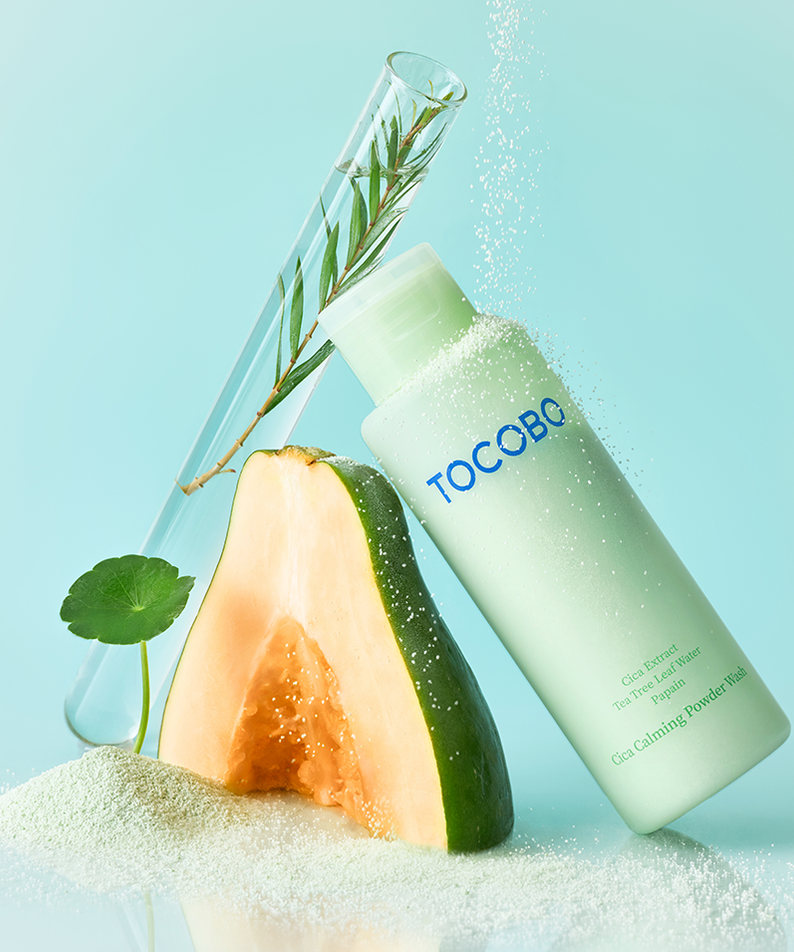 TOCOBO Cica Calming Powder Wash avec ingrédients apaisants et naturels.