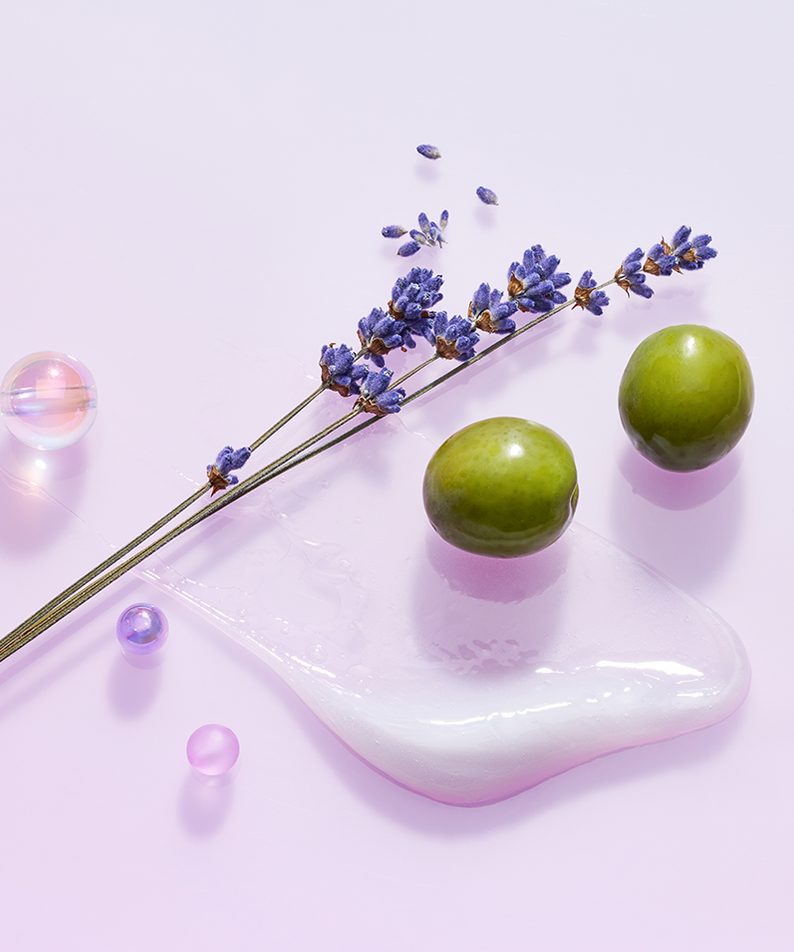 Ingrédients naturels pour masque lèvres TOCOBO Collagen Boosting Lip Mask, avec lavande et olives.