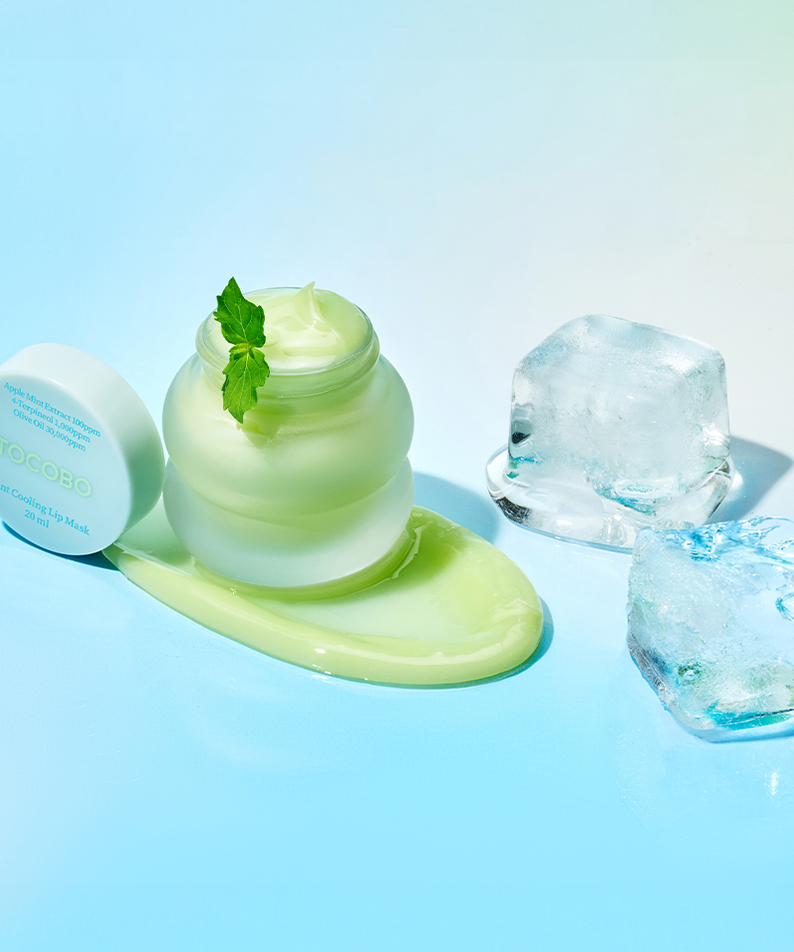 Image du produit TOCOBO Mint cooling Lip Mask avec glaçons pour un effet rafraîchissant et hydratant des lèvres.