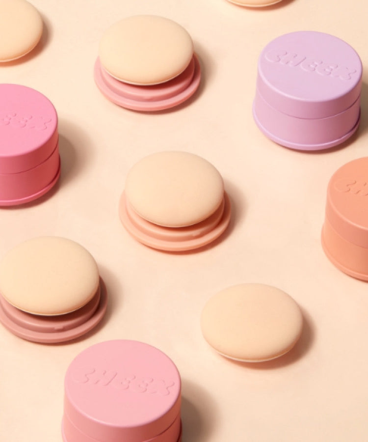 TONY MOLY Cheektone Jelly Blusher dans des boîtiers roses et violets, parfait pour un teint éclatant et naturel.