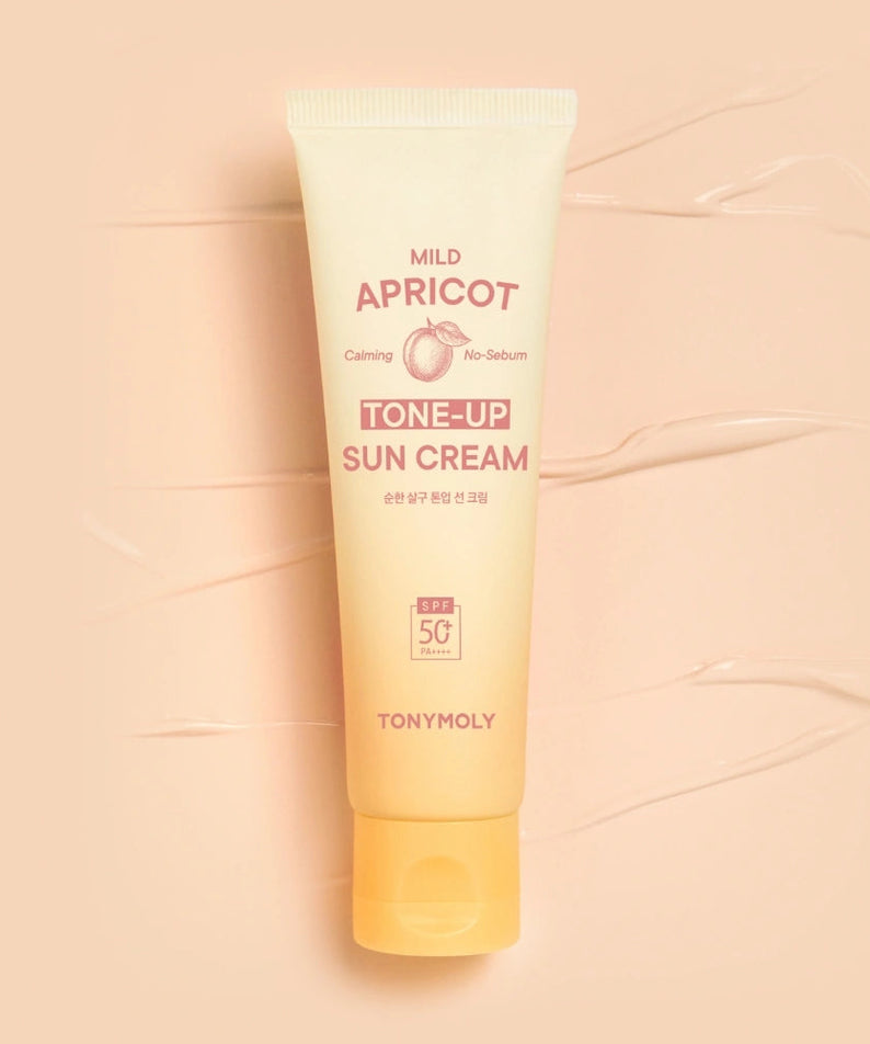 TONY MOLY Mild Apricot Tone-Up Sunscreen sur fond crème, tube et marquage TONY MOLY visibles, ambiance skincare.