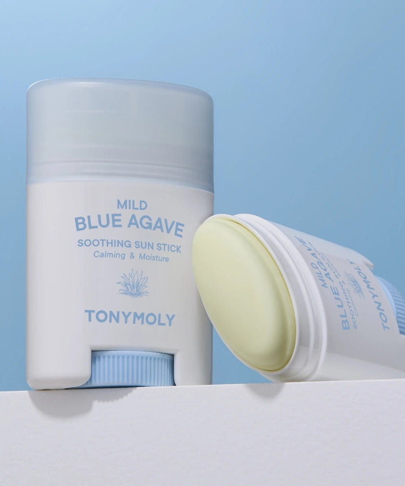 Image produit : TONY MOLY Mild Blue Agave Soothing Sun Stick, marque TONY MOLY, stick solaire apaisant sur fond bleu
