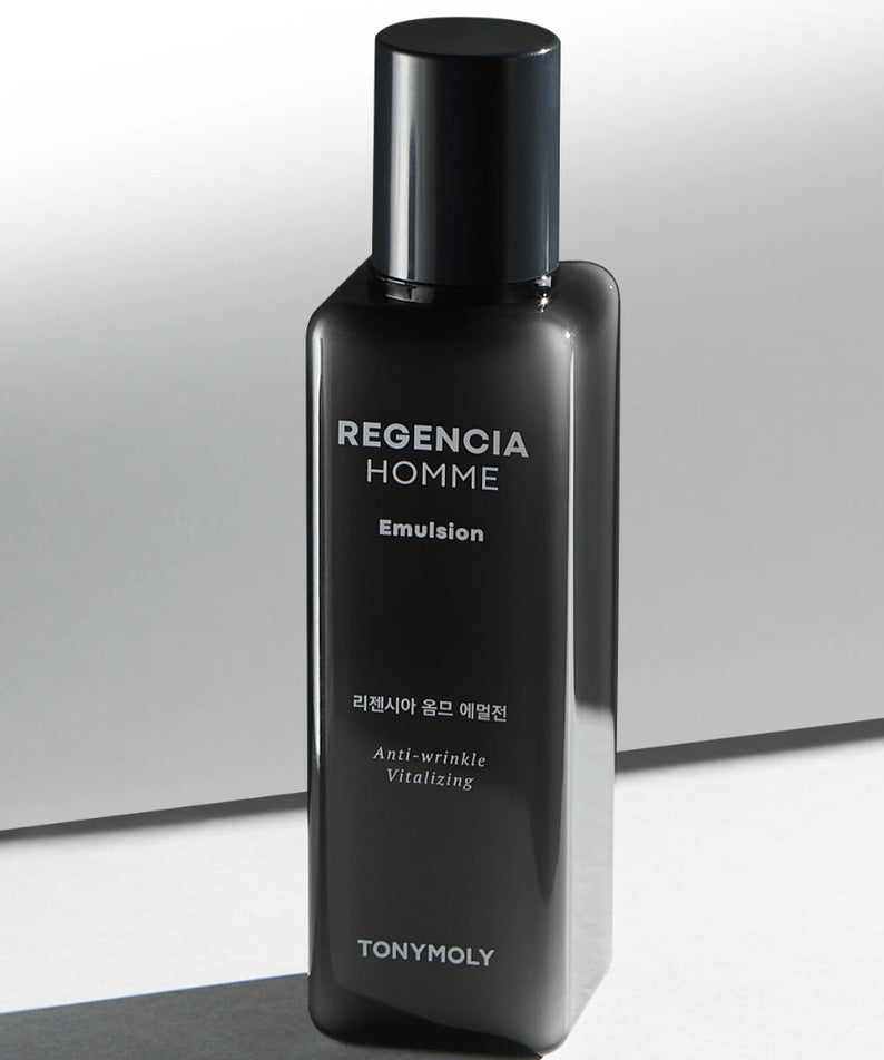 TONYMOLY Regencia Homme Emulsion 150ml sur fond clair, flacon noir avec étiquette Regencia Homme, studio photo.