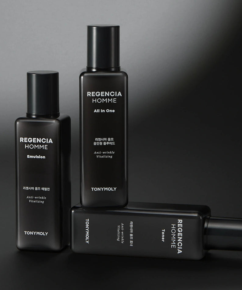 TONYMOLY Regencia Homme Toner 150ml de la marque TONYMOLY, flacon noir sur fond gris, gamme de soin homme.