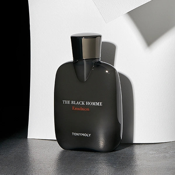 TONYMOLY The Black Homme Emulsion 160ml, flacon noir sur fond clair, ambiance élégante, produit homme de marque TONYMOLY