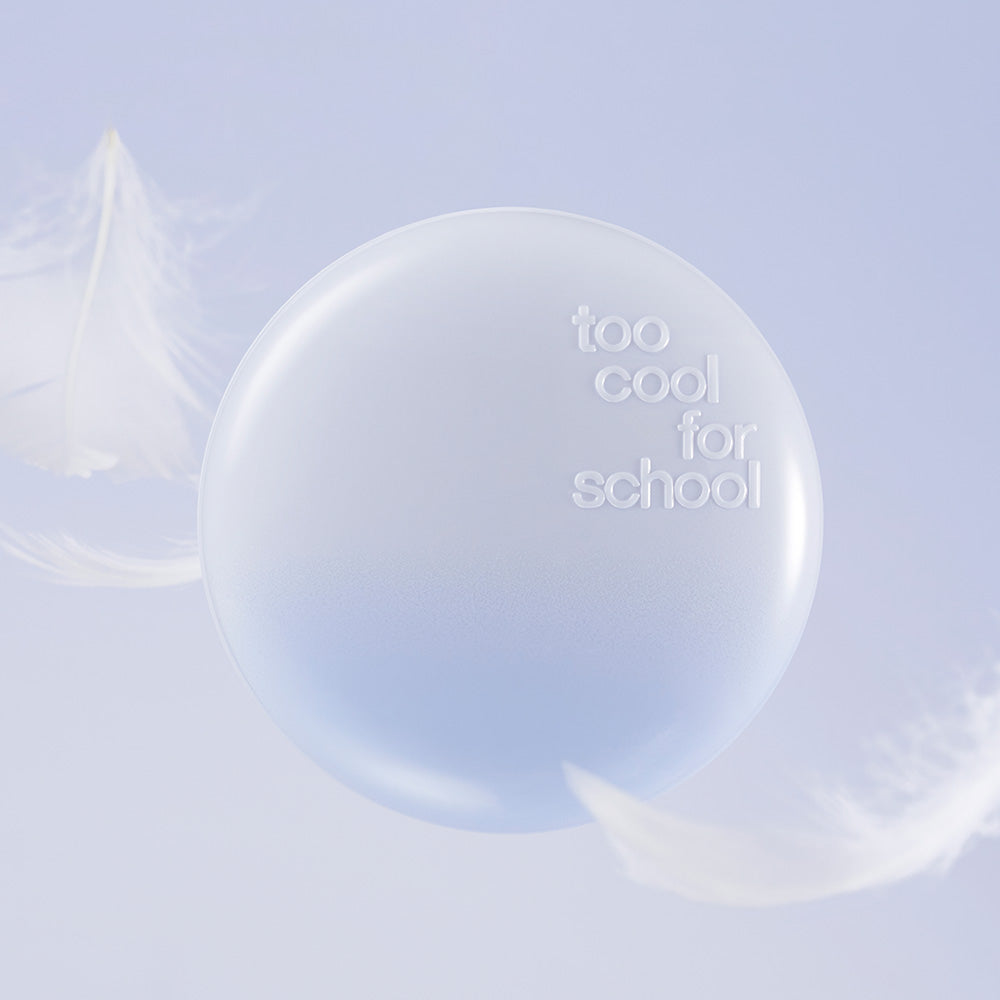 TOO COOL FOR SCHOOL Air Fit Cushion [Main Product + Refill] : coussin blanc sous nuages, marque visible, visuel doux.