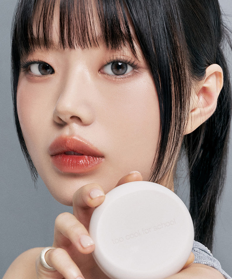 TOO COOL FOR SCHOOL Fixing Nude Fit Cushion [Product + Refill] sur visage, coussin maquillage, pack blanc, portrait studio