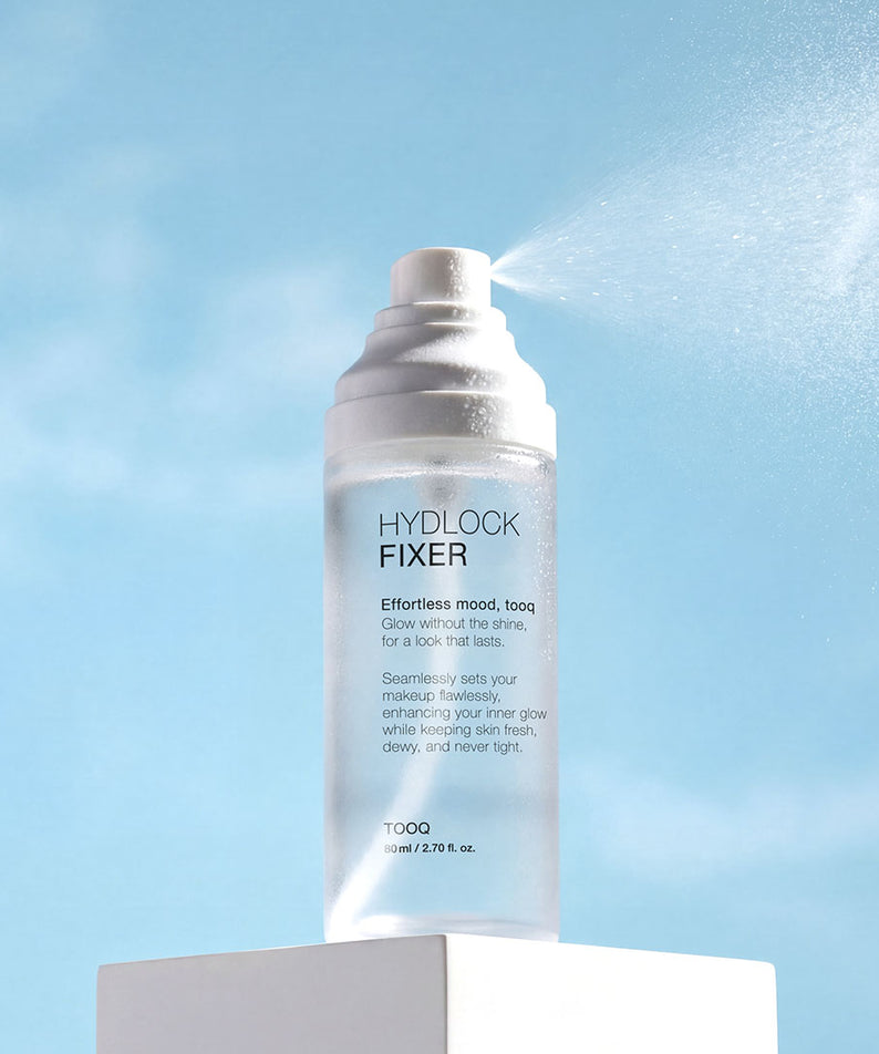 TOOQ Hydrock Fixer 80ml, flacon Hydlock sur fond ciel bleu, produit de la marque TOOQ en contexte visuel.