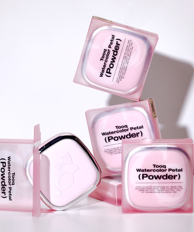 TOOQ Water Color Petal Powder en boîtes élégantes, poudre cosmétique haut de gamme, produit beauté incontournable, design moderne rose.
