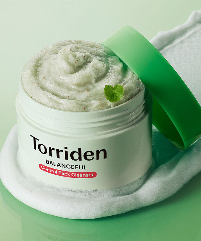 TORRIDEN Balanced Cica Pore Control Pack Cleanser 120g de Torriden, pot vert et crème Cica sur fond pastel, texte produit